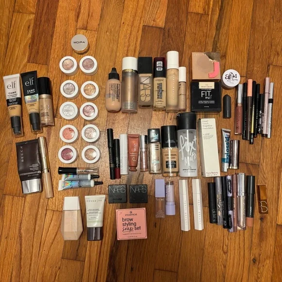 65 Piece Makeup Bundle - Picture 1 of 5